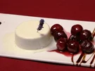 Lavendel-Panna-Cotta mit flambierten Kirschen - Rezept