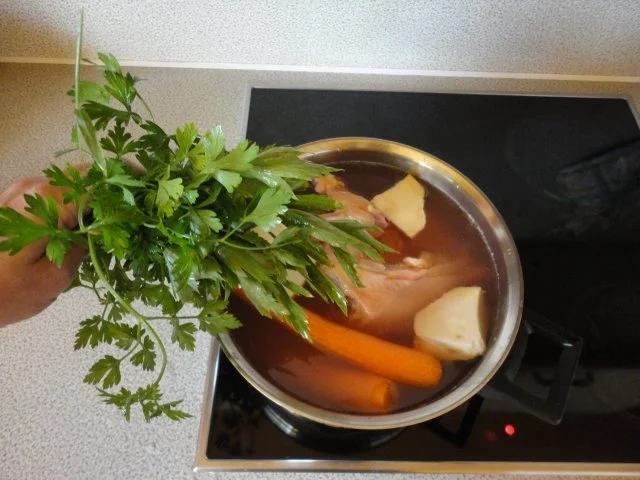 Rezept: kräftige Hühner Suppe Bild Nr. 2 kräftige Hühner Suppe - Rezept - Bild Nr. 2