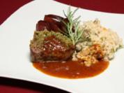 Rezept: Medaillons von der Rinderlende unter Kräuterkruste auf Steinpilzrisotto Medaillons von der Rinderlende unter Kräuterkruste auf Steinpilzrisotto - Rezept