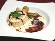 Rezept: Stracciatella-Parfait mit Pflaumenkompott Stracciatella-Parfait mit Pflaumenkompott - Rezept