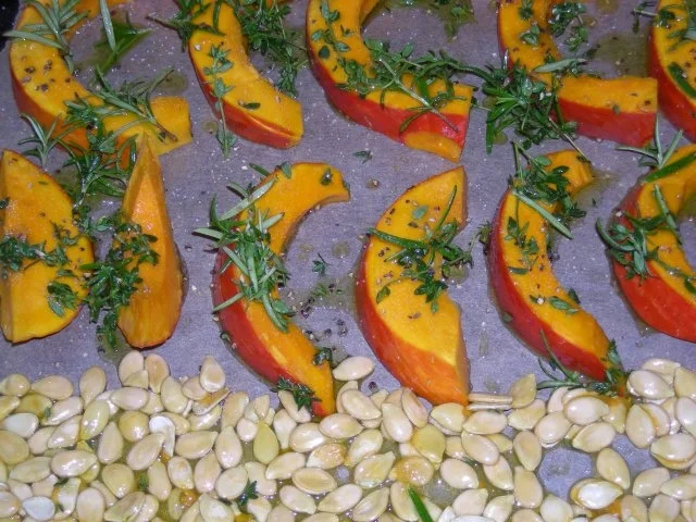 Rezept: Kürbisspalten gebacken mit frischen Kürbiskernen Bild Nr. 6 Kürbisspalten gebacken mit frischen Kürbiskernen - Rezept - Bild Nr. 6