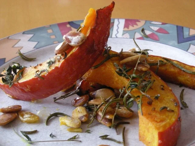 Rezept: Kürbisspalten gebacken mit frischen Kürbiskernen Bild Nr. 8 Kürbisspalten gebacken mit frischen Kürbiskernen - Rezept - Bild Nr. 8