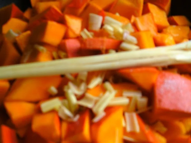 Kürbis-Eintopf..alles in einem Topf gekocht.... - Rezept - Bild Nr. 7
