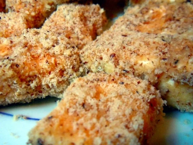 Feta im Haselnussmantel, dazu Salat mit frischen Feigen und Creme-de-Cassis-Dressing - Rezept - Bild Nr. 3