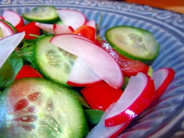 Feta im Haselnussmantel, dazu Salat mit frischen Feigen und Creme-de-Cassis-Dressing - Rezept - Bild Nr. 5