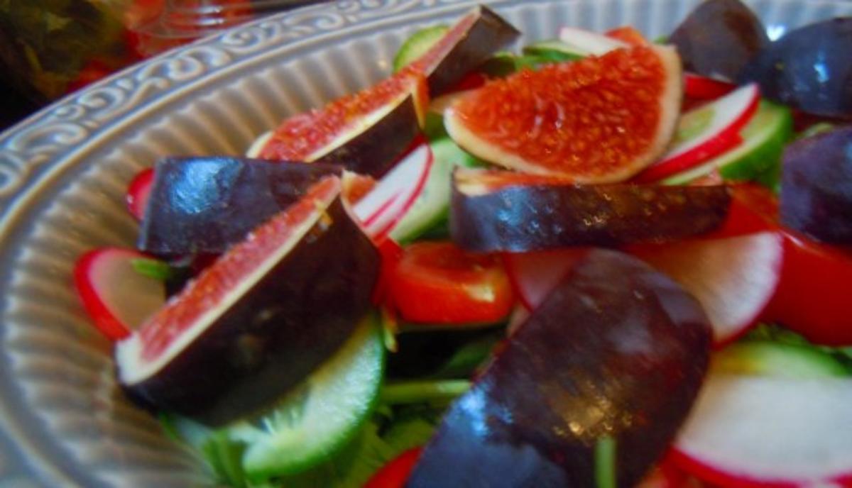 Feta im Haselnussmantel, dazu Salat mit frischen Feigen und Creme-de-Cassis-Dressing - Rezept - Bild Nr. 6