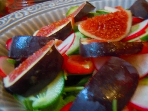 Feta im Haselnussmantel, dazu Salat mit frischen Feigen und Creme-de-Cassis-Dressing - Rezept - Bild Nr. 6