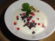 Straciatella-Joghurt mit Granatapfelkernen - Rezept