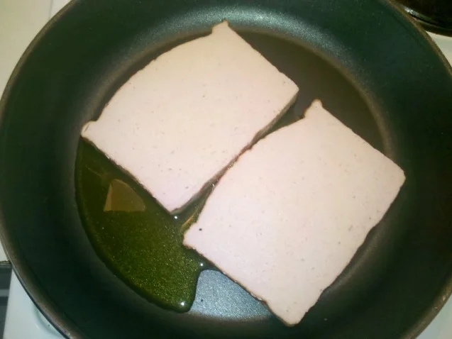 Rezept: Fleisch: Fleischkäse mit Spiegelei Bild Nr. 2 Fleisch: Fleischkäse mit Spiegelei - Rezept - Bild Nr. 2