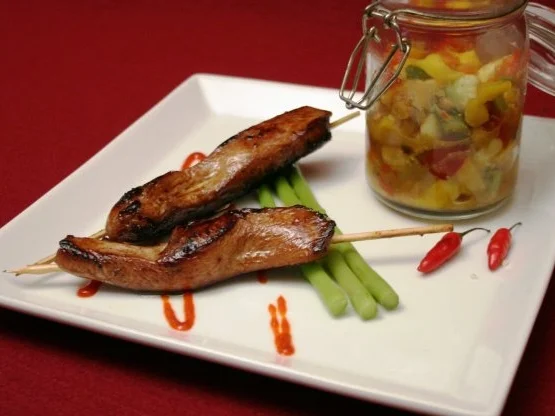 Rezept: Philippinische BBQ-Chicken Slices mit Thai-Mango-Salat Philippinische BBQ-Chicken Slices mit Thai-Mango-Salat - Rezept