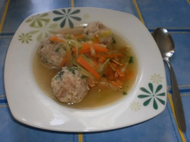 Rezept: Tiroler Knödelsuppe Tiroler Knödelsuppe - Rezept