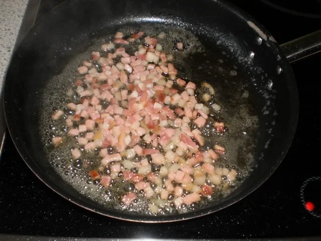 Rezept: Tiroler Knödelsuppe Bild Nr. 8 Tiroler Knödelsuppe - Rezept - Bild Nr. 8