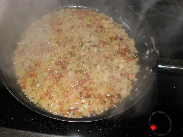 Rezept: Tiroler Knödelsuppe Bild Nr. 9 Tiroler Knödelsuppe - Rezept - Bild Nr. 9