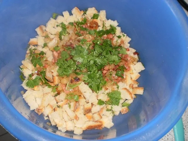 Rezept: Tiroler Knödelsuppe Bild Nr. 10 Tiroler Knödelsuppe - Rezept - Bild Nr. 10