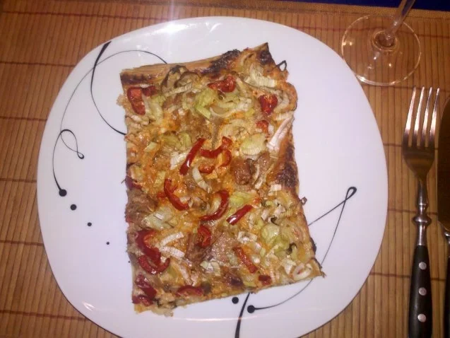 Rezept: Flammkuchen: Lauch-Thunfisch-Flammkuchen Bild Nr. 9 Flammkuchen: Lauch-Thunfisch-Flammkuchen - Rezept - Bild Nr. 9