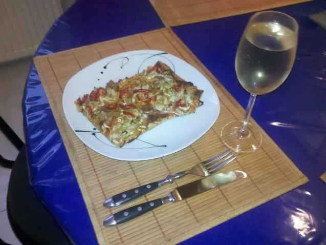 Rezept: Flammkuchen: Lauch-Thunfisch-Flammkuchen Bild Nr. 10 Flammkuchen: Lauch-Thunfisch-Flammkuchen - Rezept - Bild Nr. 10