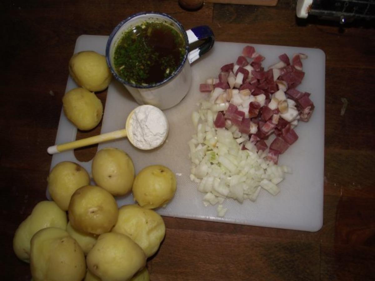 Regionale Küche / Beilagen: W K W - Warmer Kartoffelsalat Waldecker Art - Rezept - Bild Nr. 2