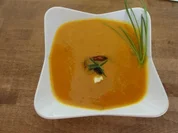 Kürbis-Süppchen mit Preißelbeeren - Rezept