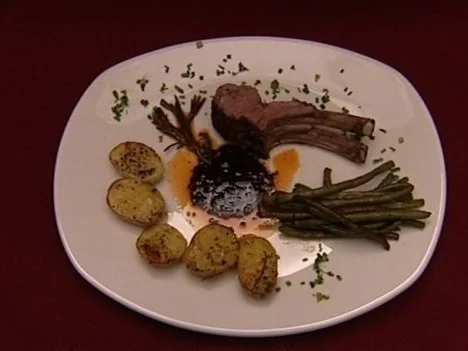 Karree vom Lamm mit Prinzessbohnen in Pancetta an Rosmarinkartoffeln (Winfried Glatzeder) - Rezept