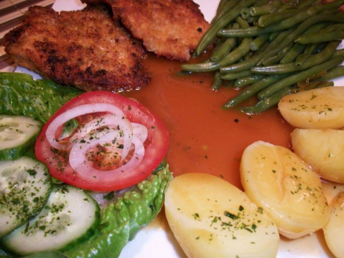 Putenschnitzel in Knuspriger Kartoffelchips Panade mit Prinzessbohnen ...