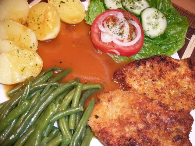 Putenschnitzel in Knuspriger Kartoffelchips Panade mit Prinzessbohnen, Salzkartoffeln, - Rezept - Bild Nr. 4