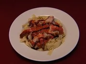 Rezept: Fettucini mit Tomatensoรe und Scampi (Thomas Born) Fettucini mit Tomatensoรe und Scampi (Thomas Born) - Rezept