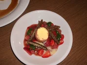 Rezept: Mohnschupfnudeln auf Erdbeer-Rhabarber-Kompott mit sรผรem Pesto Mohnschupfnudeln auf Erdbeer-Rhabarber-Kompott mit sรผรem Pesto - Rezept