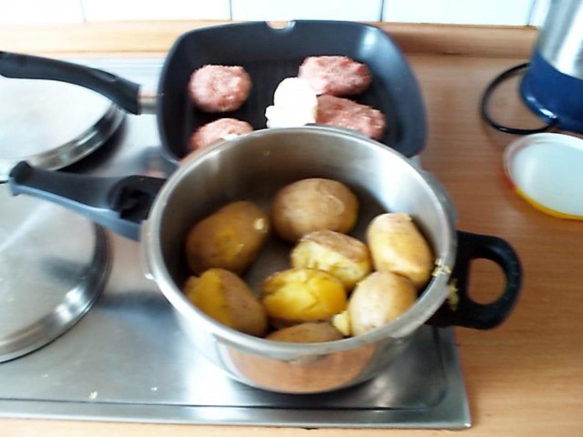 Pell-Kartoffelbrei mit Boulette in Sosse - Rezept - Bild Nr. 2