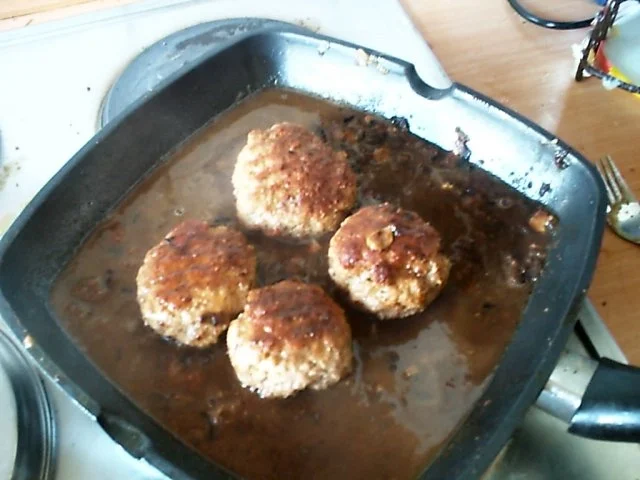 Pell-Kartoffelbrei mit Boulette in Sosse - Rezept - Bild Nr. 3