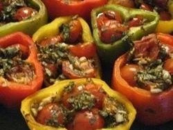 Rezept: Mit Tomaten gefüllte Paprikaschoten Mit Tomaten gefüllte Paprikaschoten - Rezept