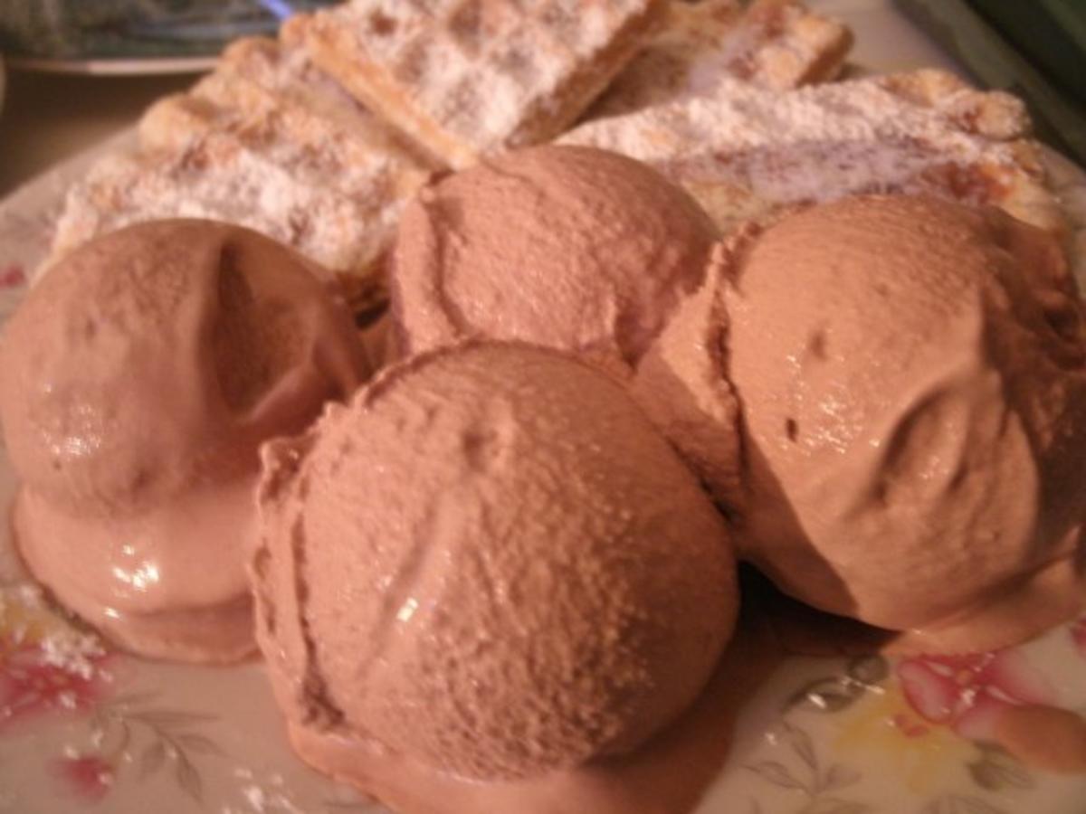 Schnelles Schokoeis für die Eismaschine - Rezept - kochbar.de