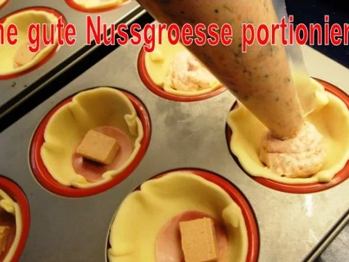 Rezept: Fleischpastetchen mit Gaenselebermousse auf Armagnac-Gaenseleber-Saucenspiegel Bild Nr. 9 Fleischpastetchen mit Gaenselebermousse auf Armagnac-Gaenseleber-Saucenspiegel - Rezept - Bild Nr. 9