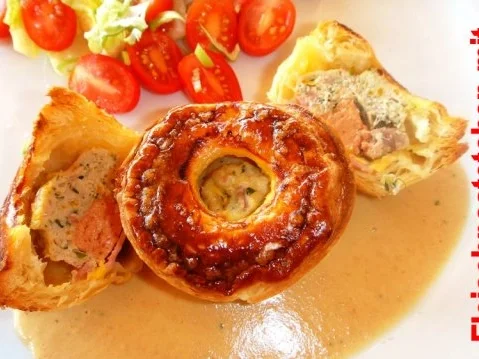 Rezept: Fleischpastetchen mit Gaenselebermousse auf Armagnac-Gaenseleber-Saucenspiegel Bild Nr. 12 Fleischpastetchen mit Gaenselebermousse auf Armagnac-Gaenseleber-Saucenspiegel - Rezept - Bild Nr. 12