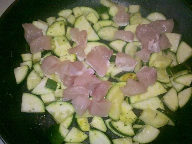 Geflügel: Hähnchenpfanne mit Reis und Zucchini - Rezept - Bild Nr. 5