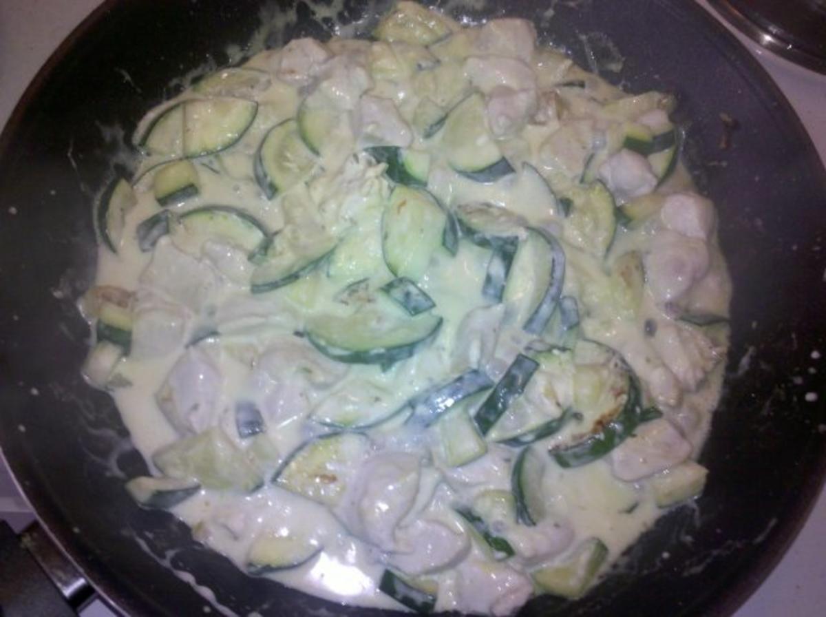 Geflügel: Hähnchenpfanne mit Reis und Zucchini - Rezept - Bild Nr. 6