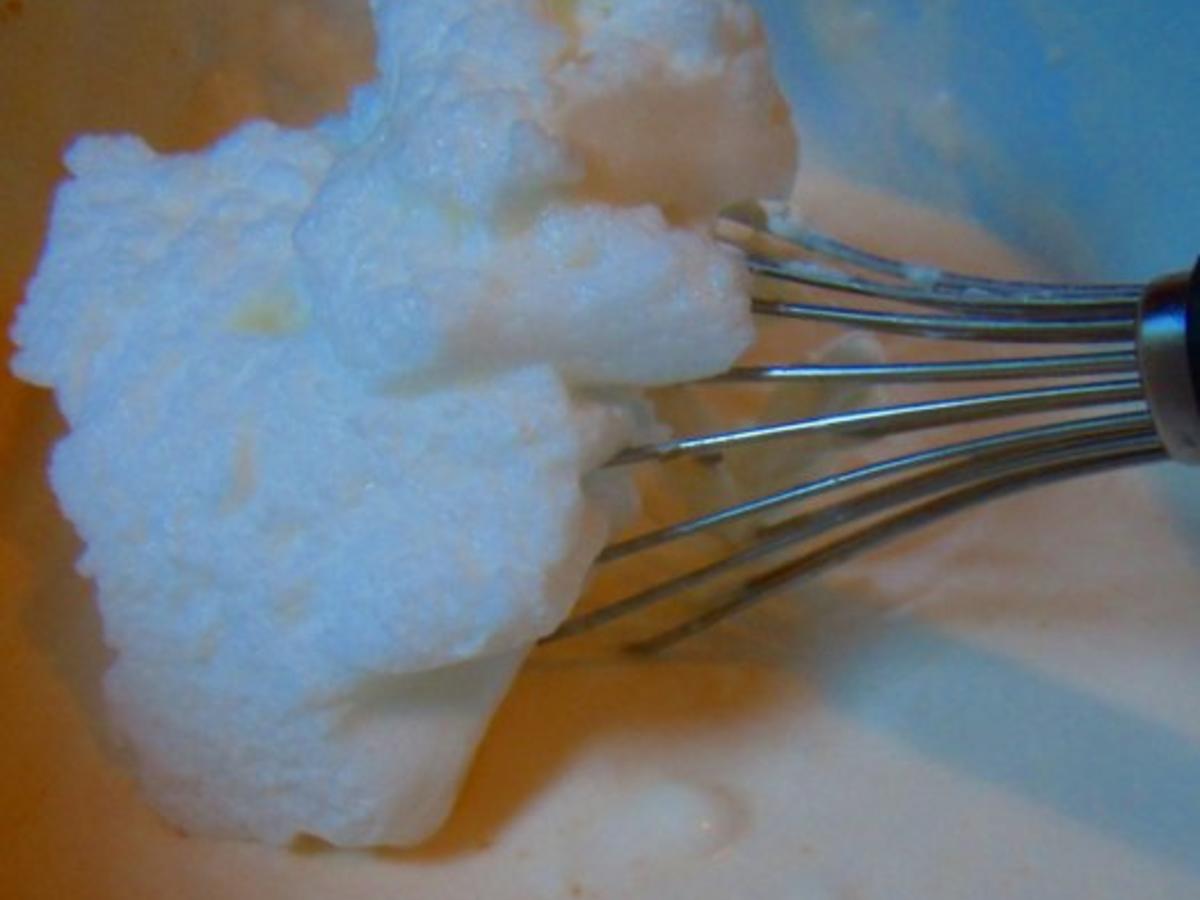 Mandel Parfait mit Zimtpflaumen - einfach - 150 kcal/100g