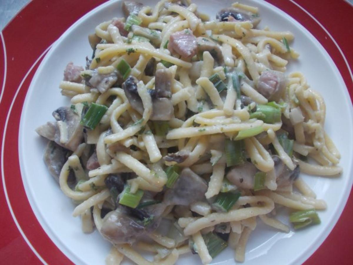 Spätzle-Champignon-Pfanne mit Rahmsauce - Rezept