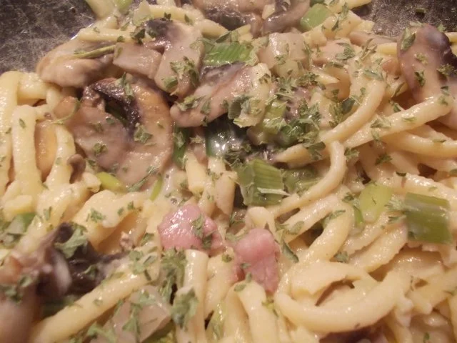 Spätzle-Champignon-Pfanne mit Rahmsauce - Rezept - Bild Nr. 3