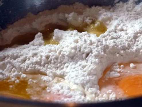 Spaghetti in pikanter Kürbissauce, dazu Garnelen - Rezept - Bild Nr. 2