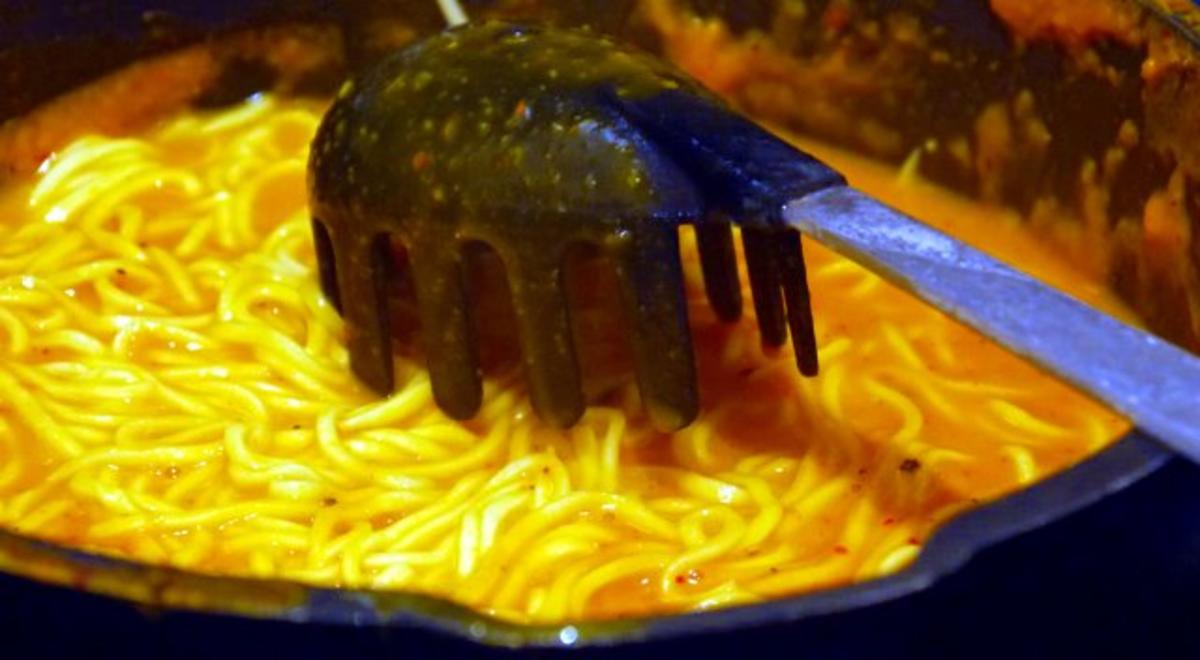 Spaghetti in pikanter Kürbissauce, dazu Garnelen - Rezept - Bild Nr. 10