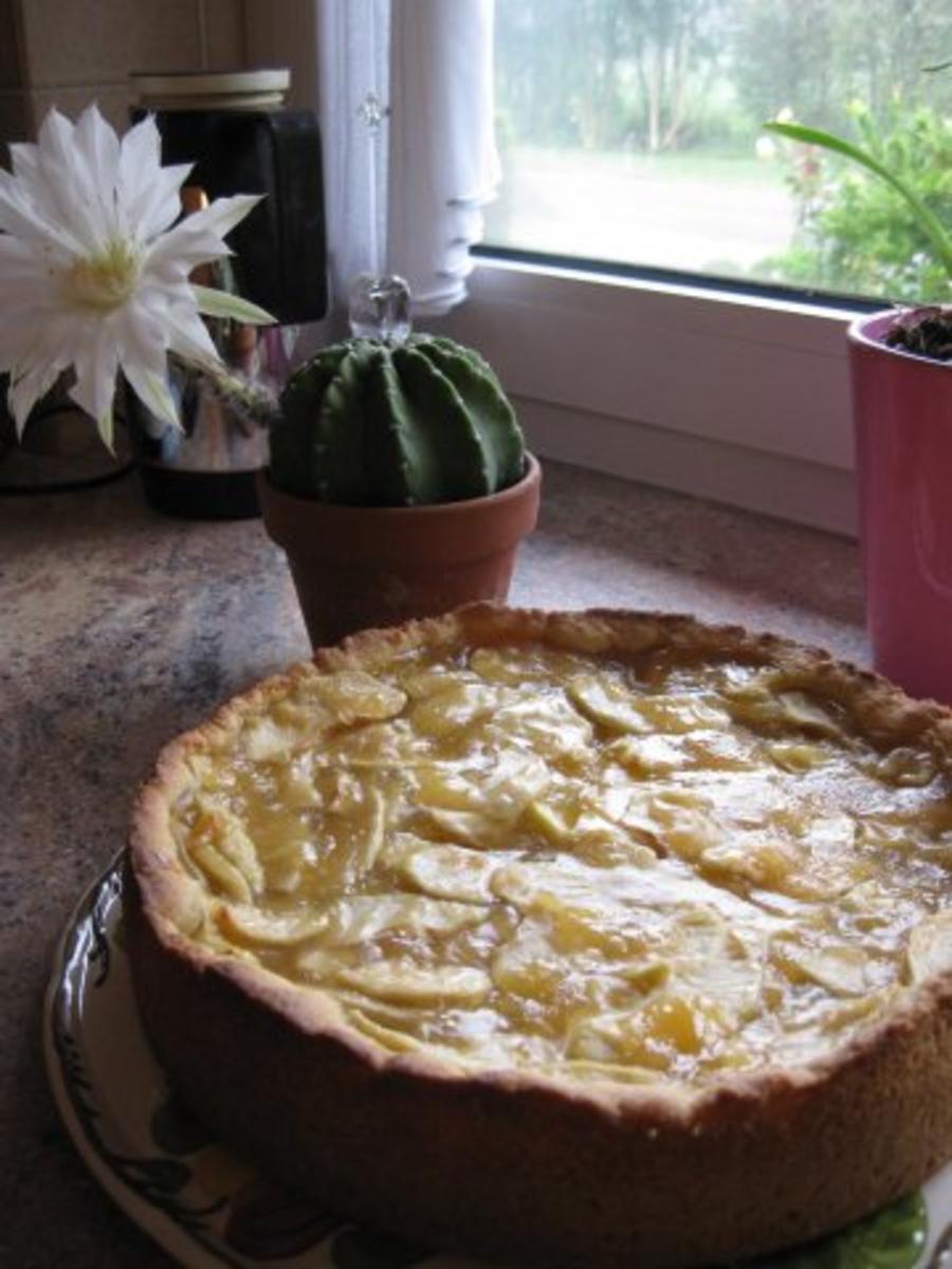 Bilder für Apfeltorte mit Schmandhaube - Rezept