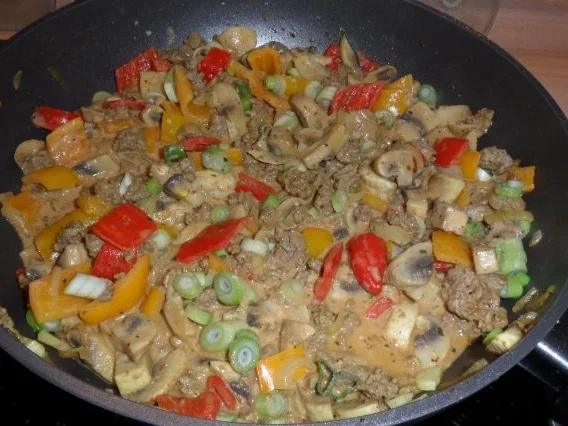 Rezept: Hackfleischpfanne (scharf) Bild Nr. 7 Hackfleischpfanne (scharf) - Rezept - Bild Nr. 7