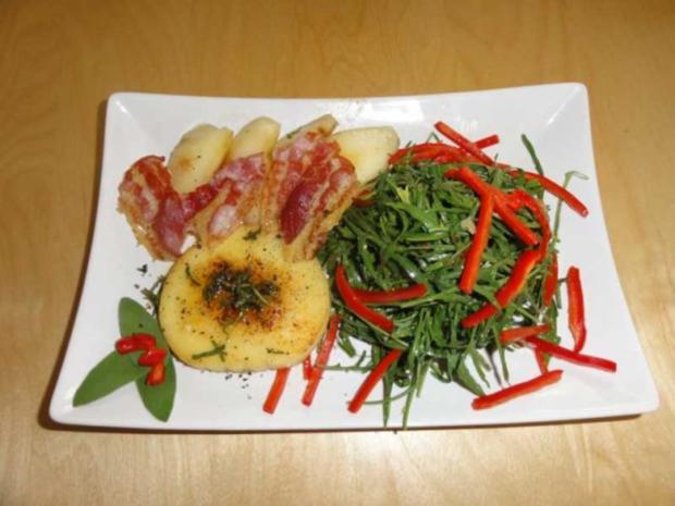 Rucolasalat mit Bratkäse, Birne und Speck