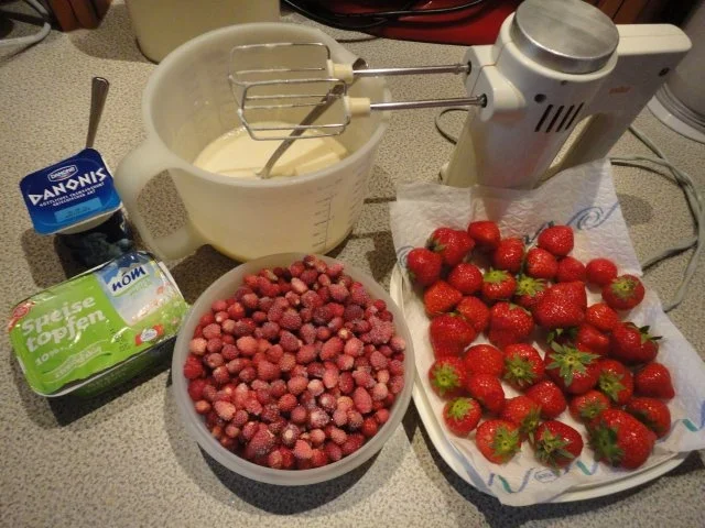 Rezept: Erdbeer Törtchen Bild Nr. 3 Erdbeer Törtchen - Rezept - Bild Nr. 3