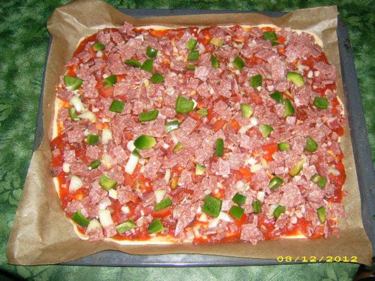Salami-Schinken-Pizza - Rezept