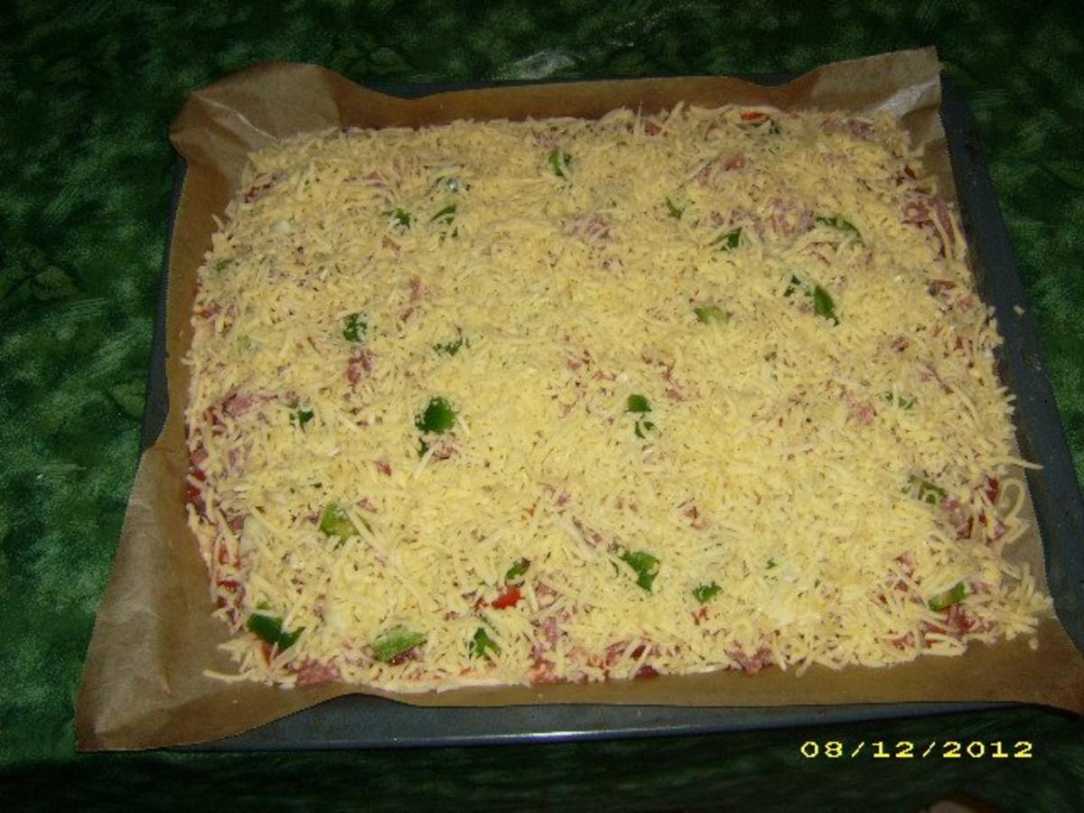 Salami-Schinken-Pizza - Rezept - Bild Nr. 2