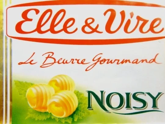 Rezept: Kastanien-Kuchen auf Himbeer-Spiegel und Créme-Frâiche Bild Nr. 7 Kastanien-Kuchen auf Himbeer-Spiegel und Créme-Frâiche - Rezept - Bild Nr. 7