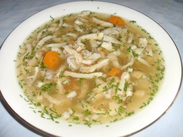 Rezept: Hühnersuppe mit Flädle Hühnersuppe mit Flädle - Rezept