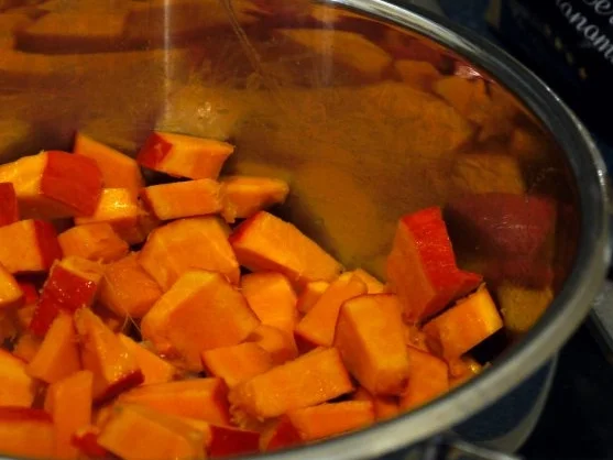 Rezept: Hähnchenbrust, gefüllt mit Ziegenkäse und frischen Feigen, dazu Kürbispüree Bild Nr. 5 Hähnchenbrust, gefüllt mit Ziegenkäse und frischen Feigen, dazu Kürbispüree - Rezept - Bild Nr. 5