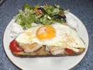 Minutensteaks mit Spiegelei auf Brot - Rezept